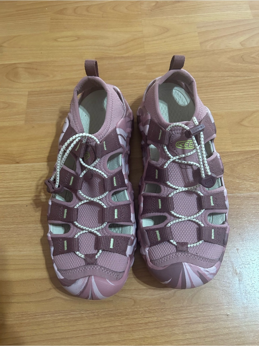 KEEN LIKE NEW Pink Water Shoes/Outdoor Sandals Women Size 9.5